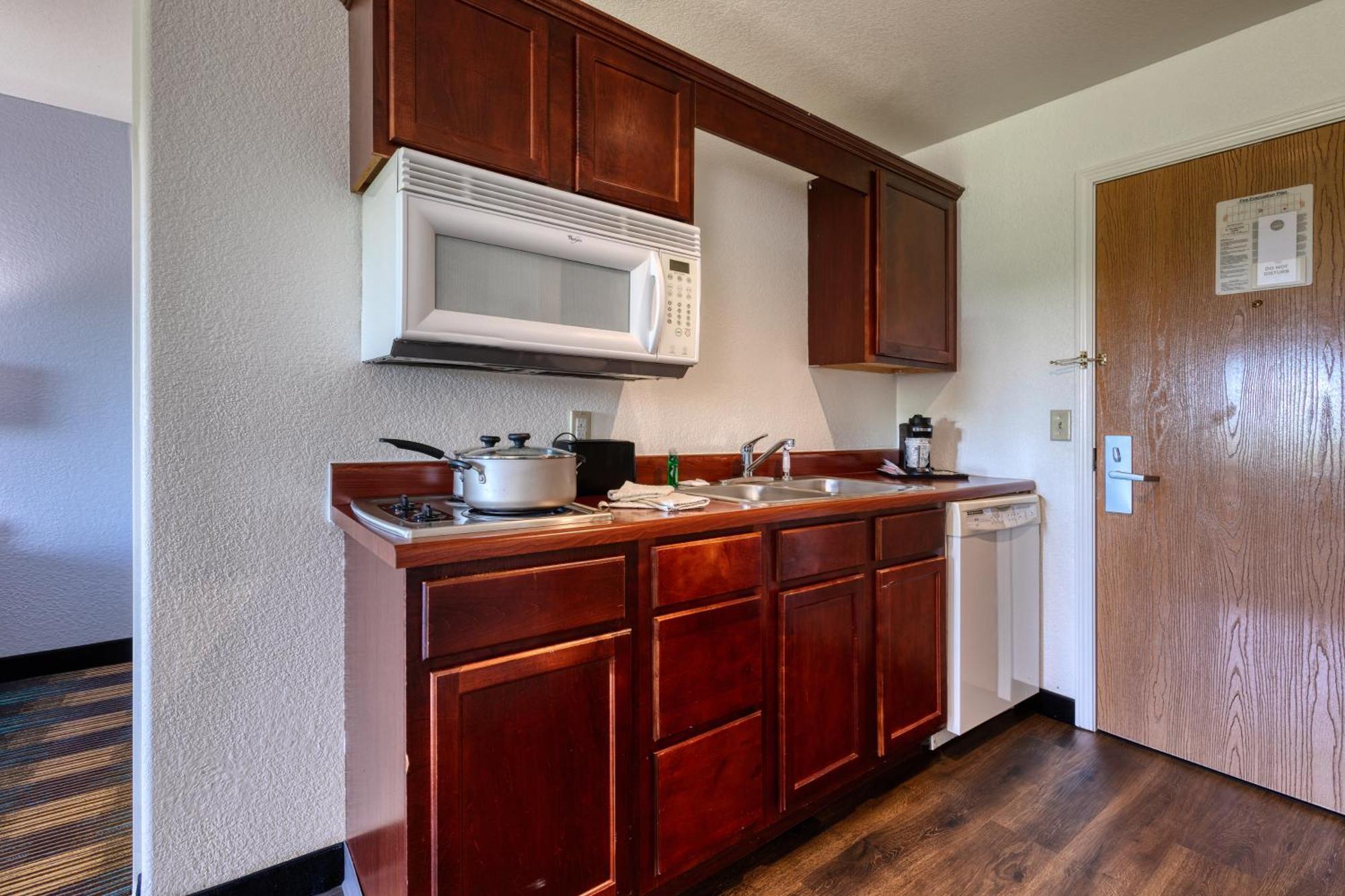 All Towne Suites Saint Robert Exterior photo